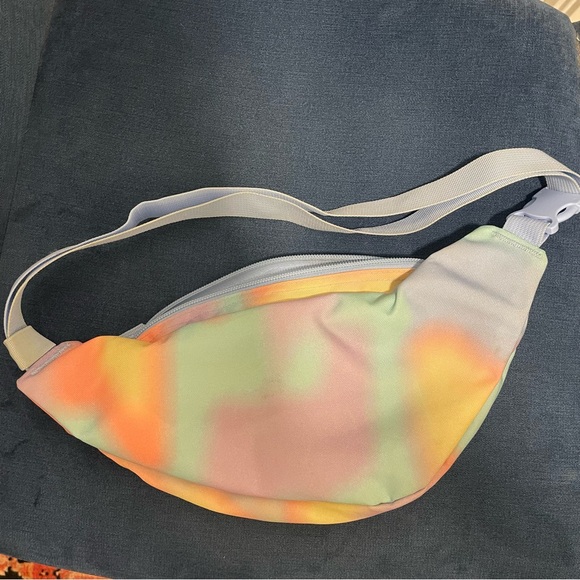 Jansport tie dye Fanny pack - Picture 2 of 4